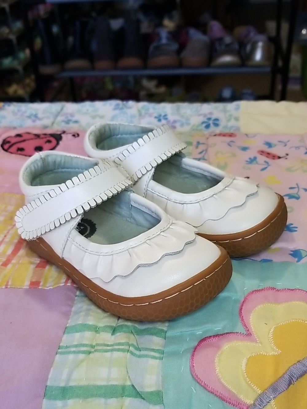 Livie & Luca White Leather Mary Jane Shoes with Ruffled Strap Size 4 Ruche